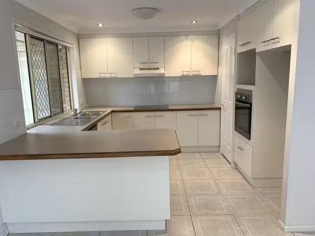 Nice 7 Cashew Court, Birkdale, QLD 4159