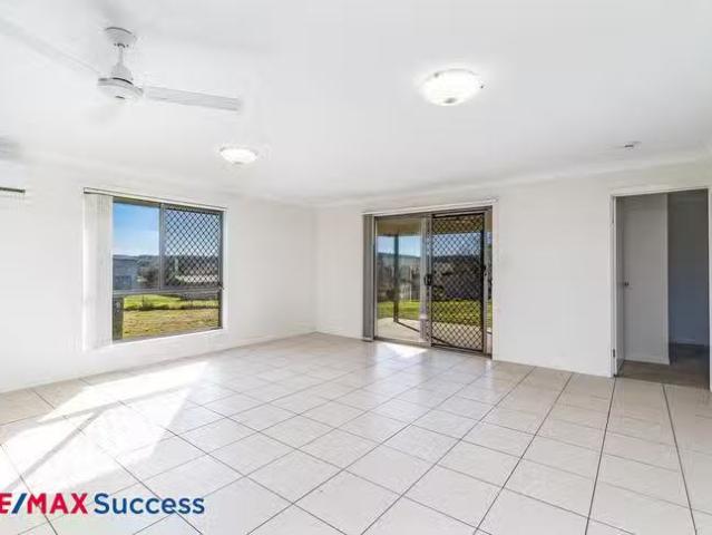 Just in! 7 Christo Court, Meringandan West, QLD 4352