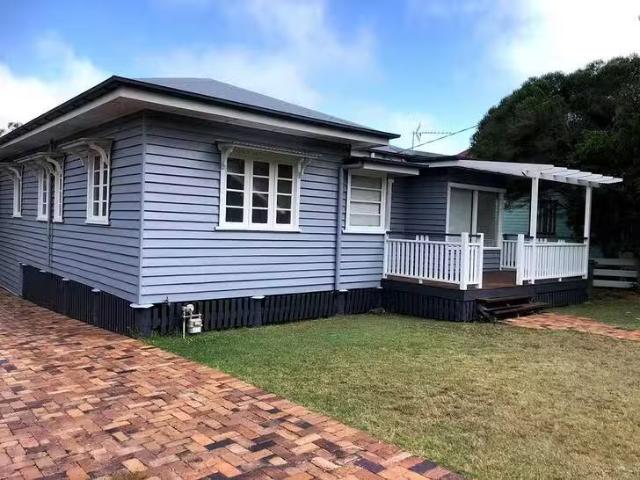 Deal! 7 Francis Street, North Toowoomba, QLD 4350