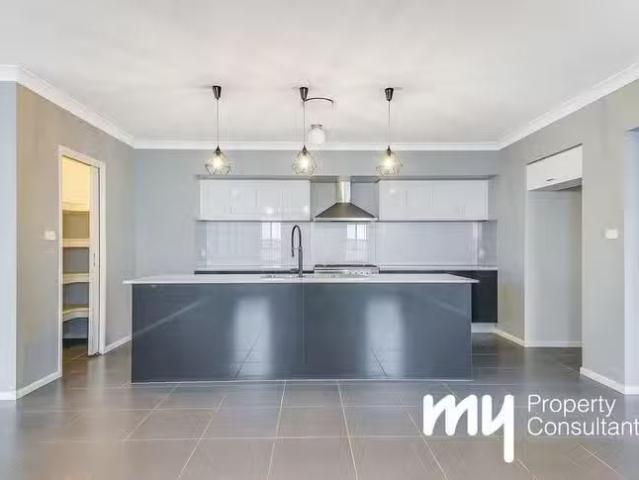 Unique 7 Pimlico Avenue, Currans Hill, NSW 2567