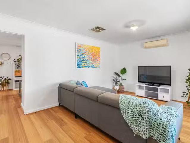 Nice 7 Ranunculus Court, Beeliar, WA 6164