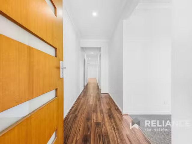 Charming 7 Sherbrook Drive, Mambourin VIC 3024