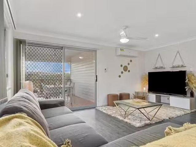 For Rent! 7 Steven Crescent, Pimpama, QLD 4209