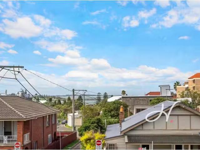 Cozy 7 Stevenson Place, Newcastle House for rent Listed by Za.