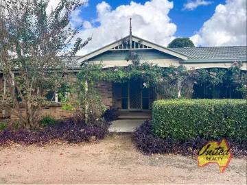 Cozy 7A Bonnie Field Close, Catherine Field Townhouse for rent.