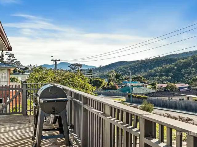 Unique 401 Cambridge Road, MORNINGTON, TAS 7018 House for Rent