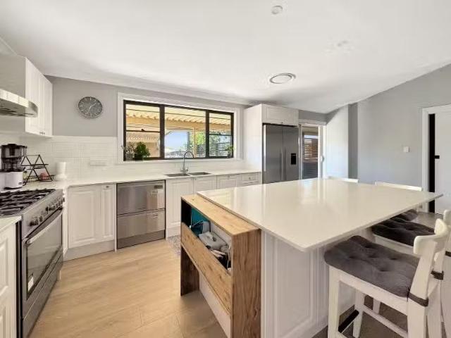 Deal! 40 Frost Street, Orange House for rent Listed by Simone.