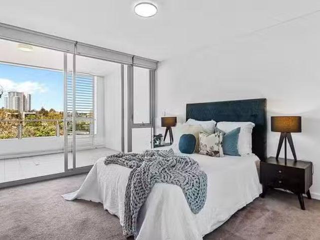 Charming 40 The Circus, Burswood, WA 6100