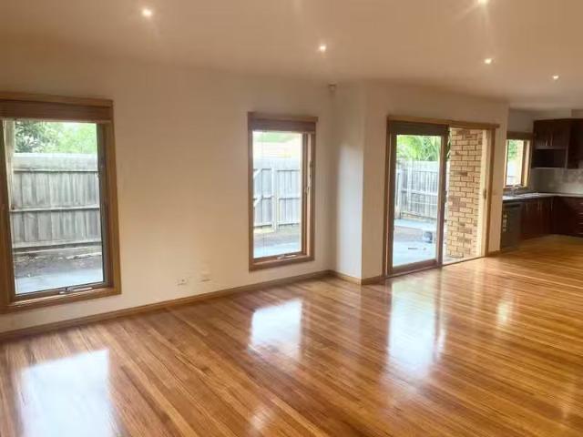 Just in! 4/162 Porter Road, Heidelberg Heights VIC 3081