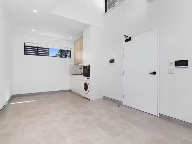 Charming 4/16 Billabong Street, Pendle Hill, NSW 2145