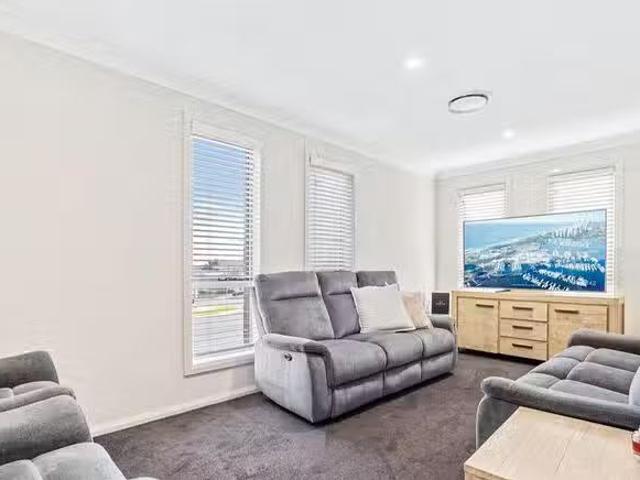Cozy 418 Sixth Avenue, Austral, NSW 2179