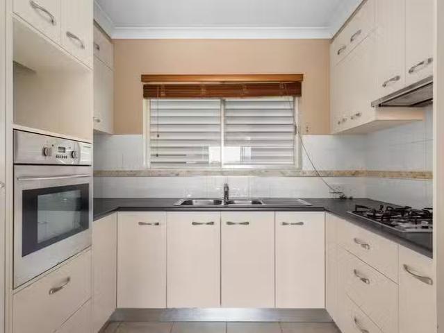 Deal! 4/11 Raintree Street, Mansfield, QLD 4122