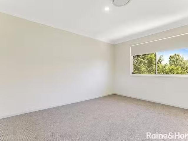 Unique 4/130 GORDON Gordon Street, Ormiston, QLD 4160