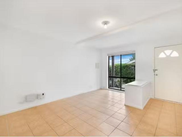Nice 4/25 Jandamarra Street, Ngunnawal Townhouse for rent Lis.