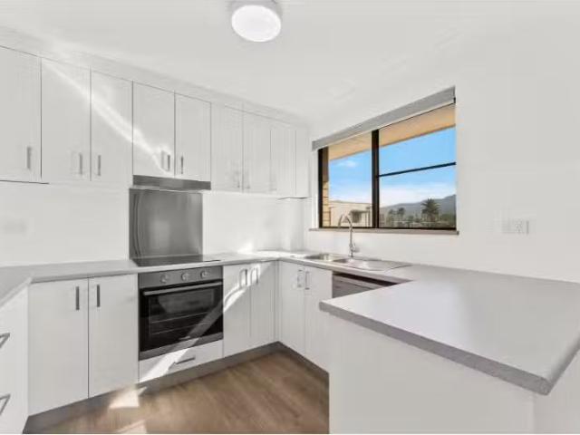 Nice 4/29 The Esplanade, Thirroul Apartment for rent Listed b.