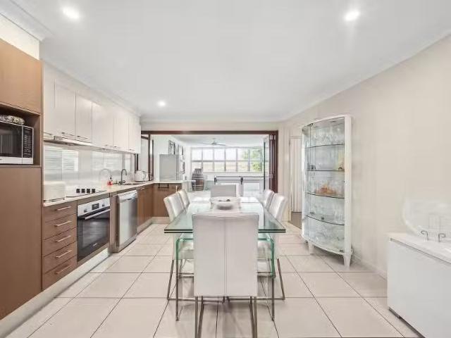 Cheap 4/20 Simpson Street, MORNINGSIDE Apartment for rent Lis.