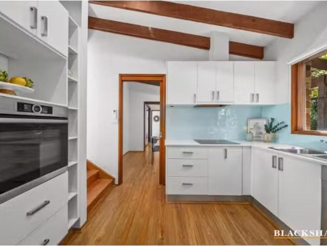 Unique 42 Appel Crescent, Fadden House for rent Listed by Lau.