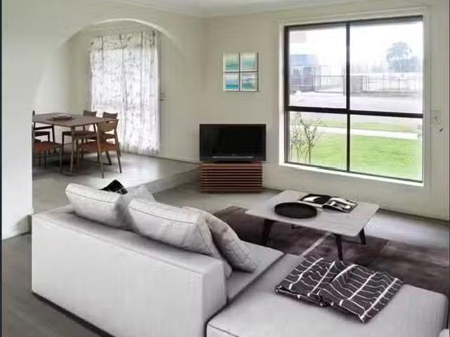 Rental! 42 Fitzgerald Road, Sunshine West VIC 3020
