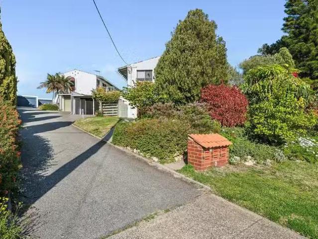 Nice 4/2 Frobisher Avenue, Sorrento, WA 6020