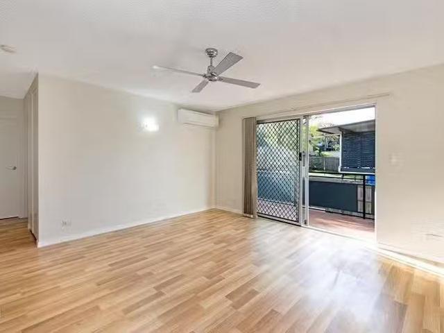 Deal! 4/2 Honeysuckle Street, Mansfield, QLD 4122