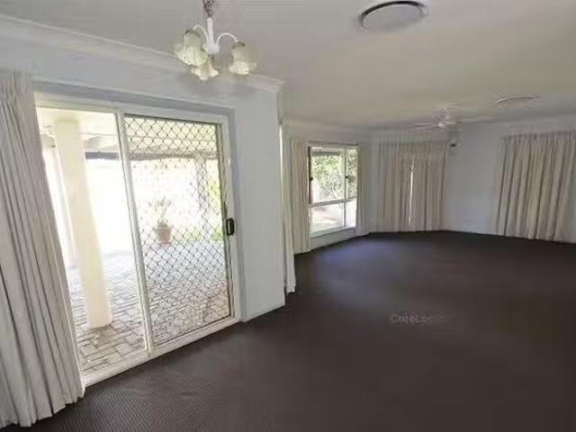 Just in! 42 Morfantaine Terrace, Parkwood, QLD 4214