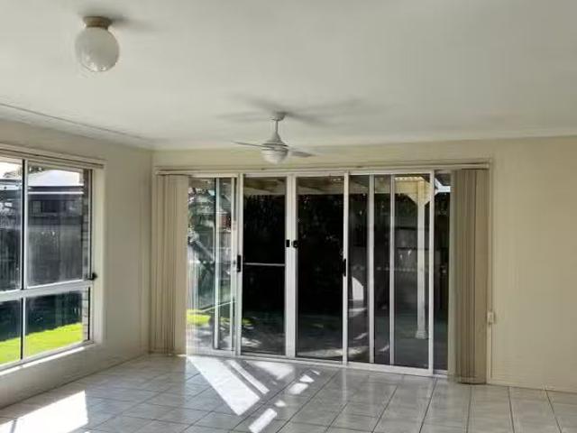 Deal! 42 Pinewood Street, Wynnum West QLD 4178