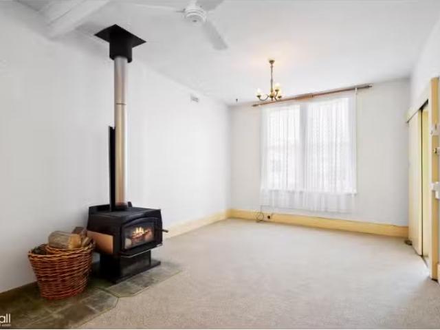 Unique 42 Wignall Street, NORTH HOBART House for rent Listed.