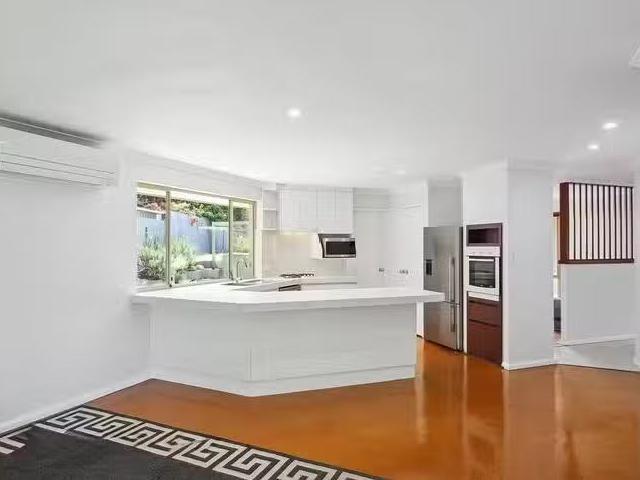 Charming 42 Urbahns Crescent, Bateman, WA 6150