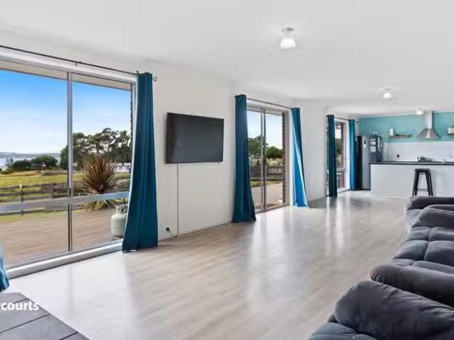 Nice 42E Cemetery Road, DOVER, TAS 7117 House for Rent