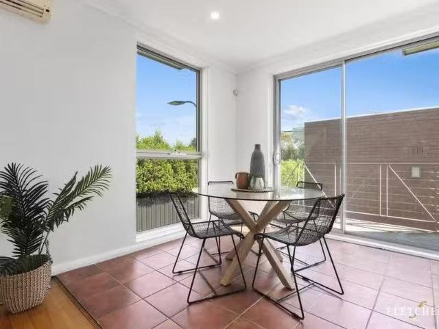 Nice 4/33 Howard Street, Glen Iris VIC 3146 Unit For Lease