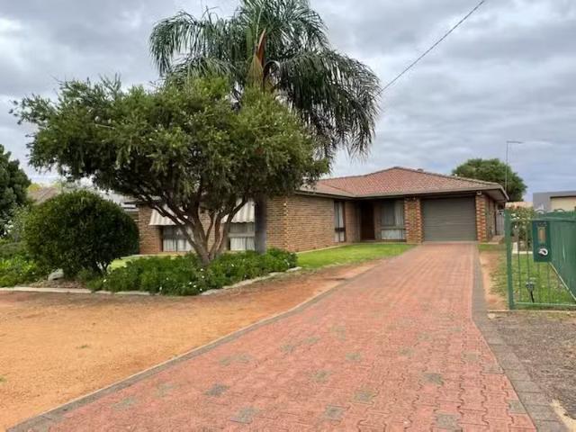 Charming 433 Wheelers Lane, DUBBO House for rent Listed by Ch.