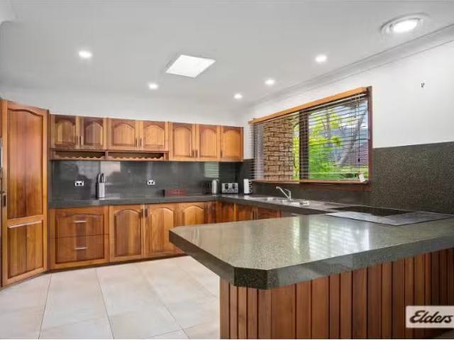 Unique 43 The Parkway, Balgownie House for rent Listed by Eld.