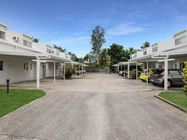 Cheap 4/462 464 Mccoombe Street, Mooroobool, QLD 4870
