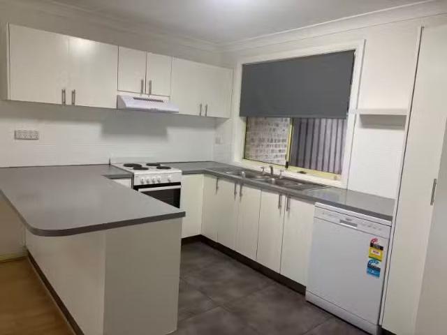 Cheap 4/48 50 Richmond Road, Cambridge Park NSW 2747