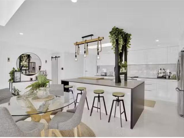 Cozy 44 Merrimac Boulevard, Broadbeach Waters, QLD 4218