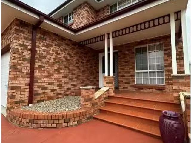 Just in! 44a Bathurst St, WAKELEY Townhouse for rent Listed b.