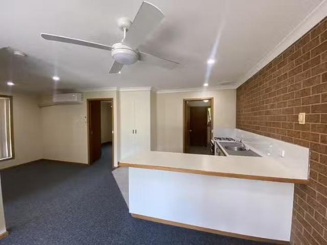 Just in! 4/588 Webb Street, Lavington, NSW 2641
