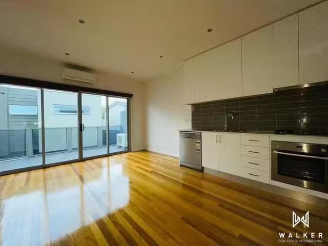 Deal! 4/59 Parer Road, Airport West, VIC 3042