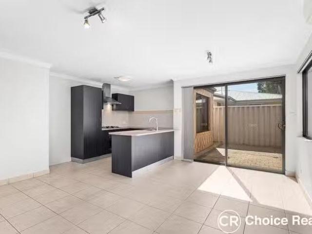 Cozy 4/52 Grey Street, Cannington, WA 6107