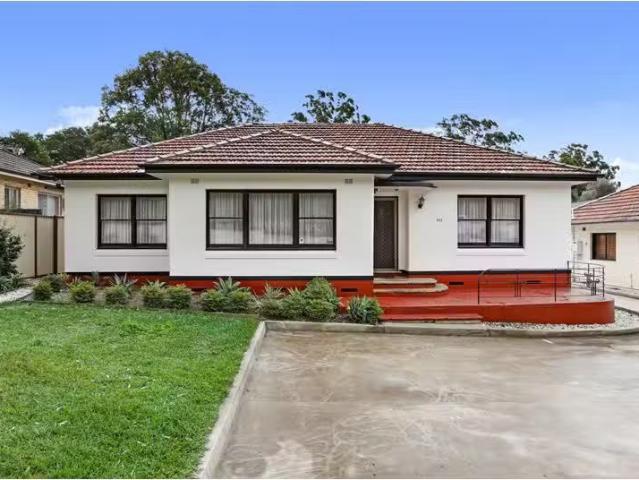Charming 452 Pennant Hills Road, Pennant Hills House for rent.