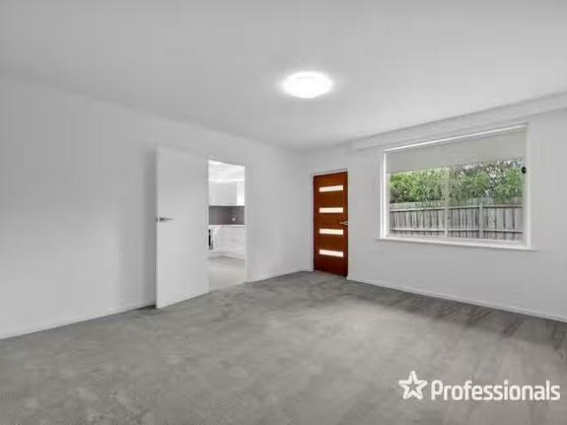 Nice 4/5 7 Herbert Street, Dandenong, VIC 3175