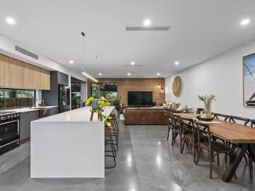 Cozy 45 Stewart Parade, Manly, QLD 4179
