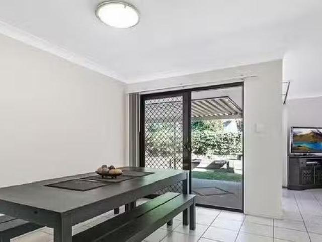 Rental! 45 Roseberry Parade, Wynnum West, QLD 4178
