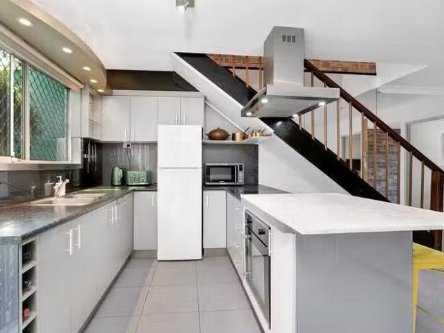Charming 4/69 Pease Street, Manoora, QLD 4870