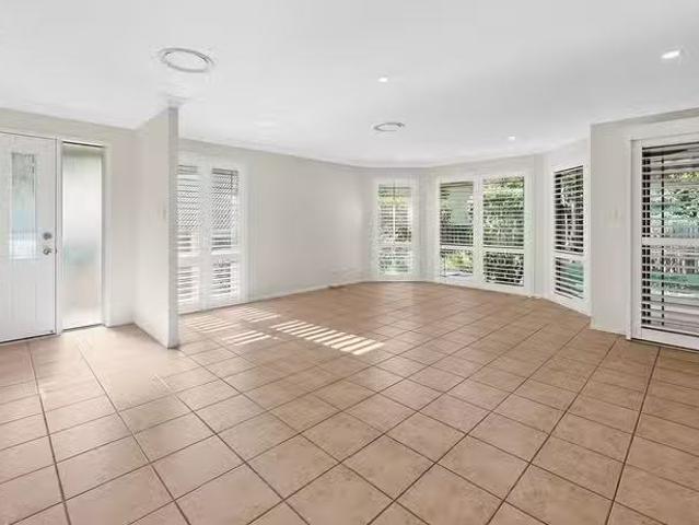 Nice 46/28 Carwoola Street, BARDON, QLD 4065 Townhouse for R.