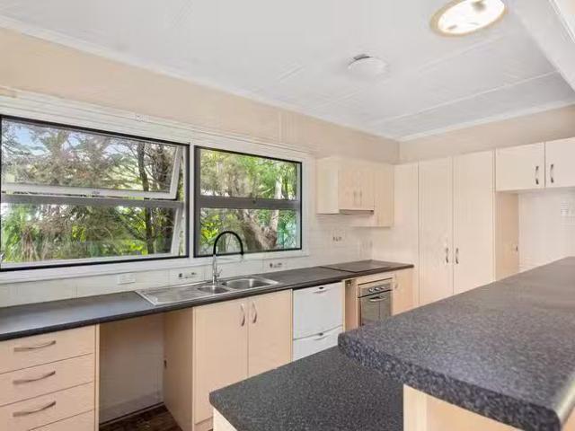 Deal! 46 Fawkner Street, Chapel Hill, QLD 4069