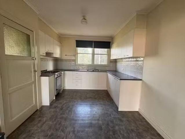 Unique 46 Swallow Crescent, Norlane, VIC 3214 House for Rent