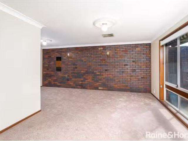 Unique 46 Pinaroo Drive, GLENFIELD PARK House for rent Listed.