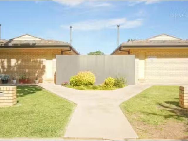 Just in! 4/74 Best Street, Wagga Wagga Apartment for rent Lis.
