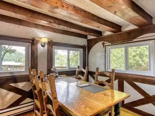 Charming 488 Ch. Du Lac Équerre, Lac Supérieur, QC, J0T 1J0.